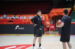 九游竞技-包含鲁能球员兢兢业业，全力以赴取得胜利的词条