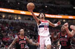 九游直播-太阳逆转马刺，布克砍下29分的简单介绍