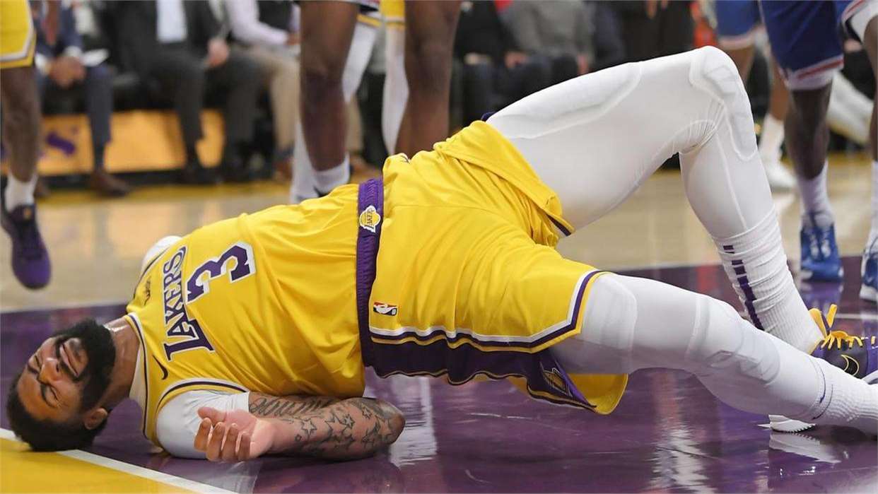 NBA球员因意外受伤，令球队震惊