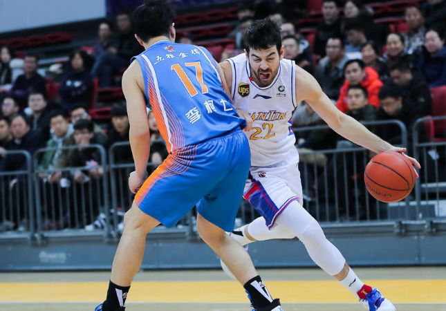 天津队对抗河南队，胜负难分