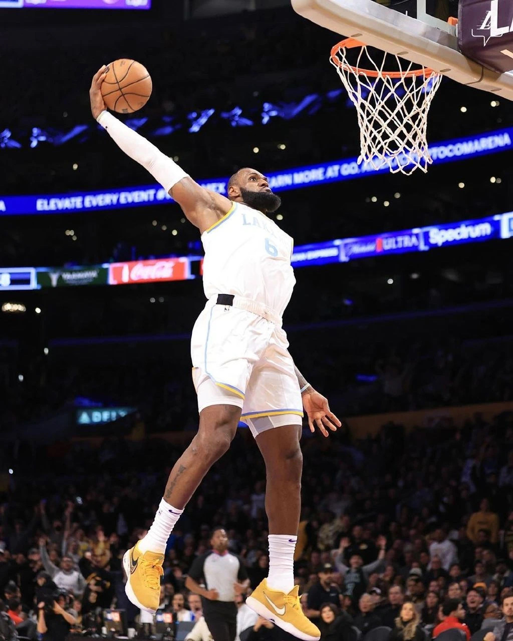 斯特拉斯堡球员张扬风采，反转胜利拉跨成功