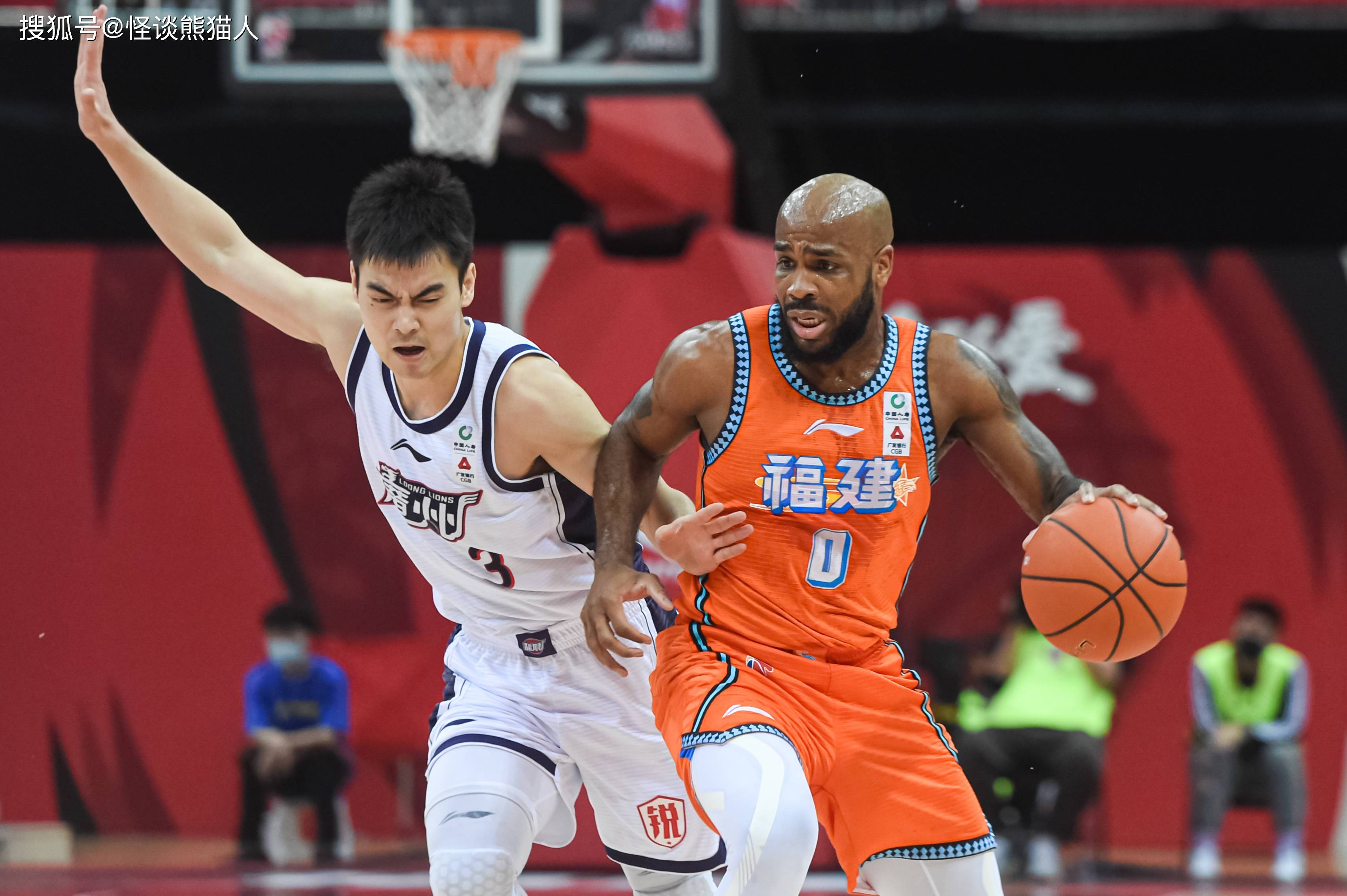 四川男篮遭遇强敌顶住压力,全力抗衡的简单介绍 四川男篮遭遇强敌顶住压力,全力抗衡的简单介绍