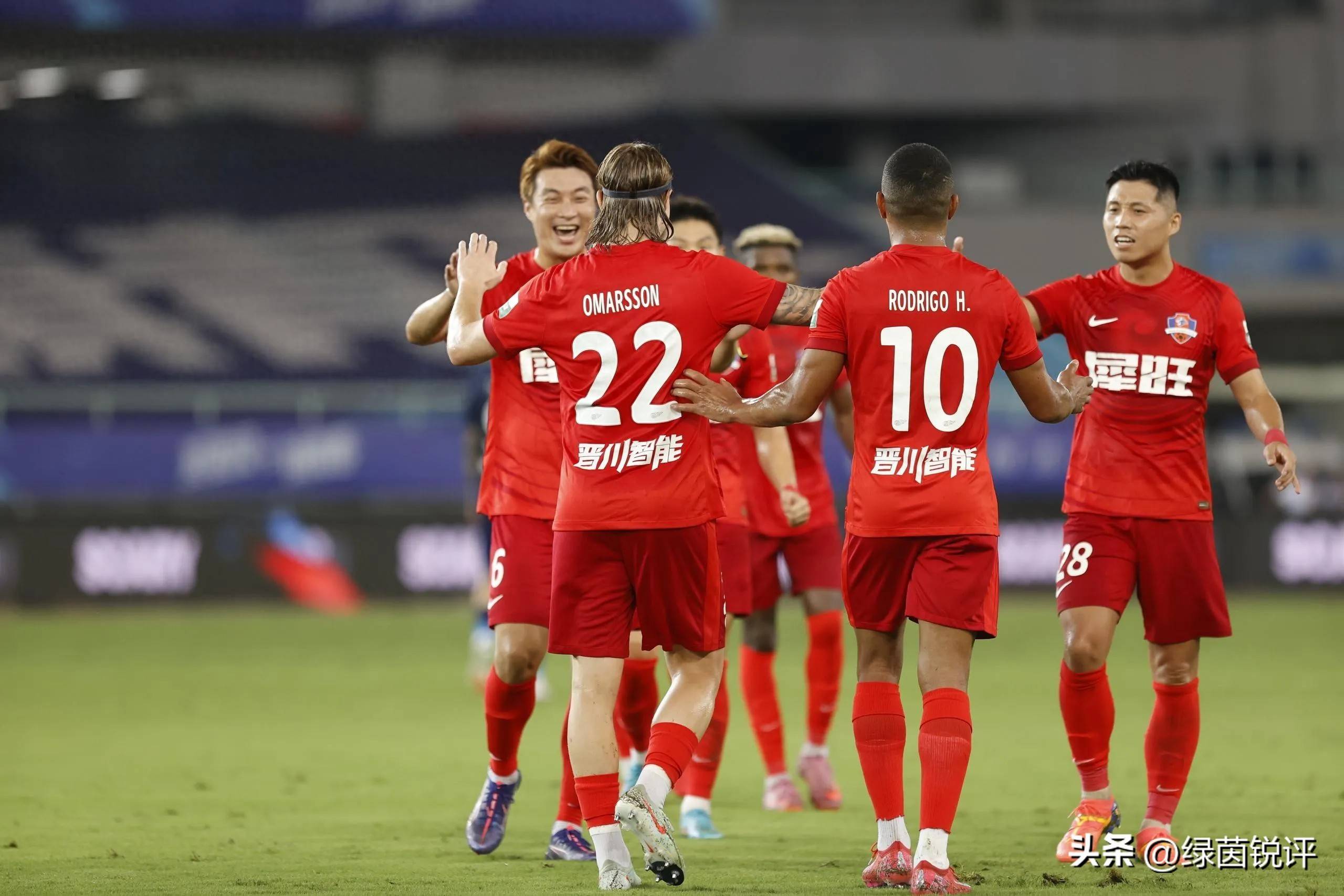 包含客场作战士气高昂，球队取得关键胜利的词条