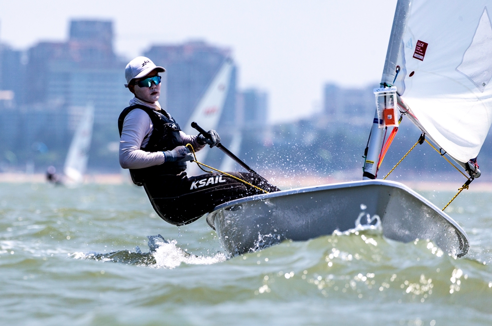 比拼技术!帆船选手荡漾浪花的简单介绍 比拼技术!帆船选手荡漾浪花的简单介绍