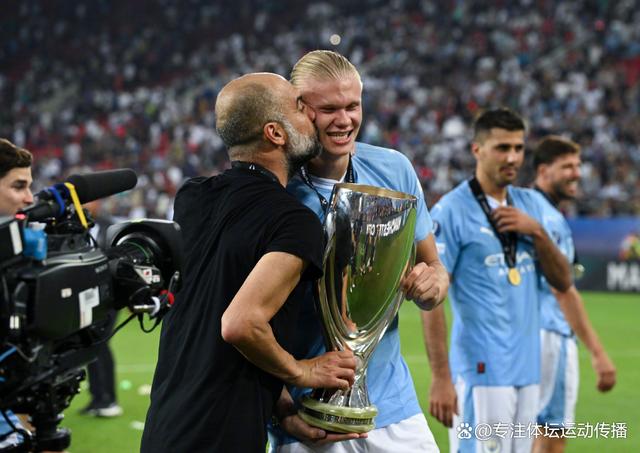 包含曼城主场告捷，豪取胜利领奖的词条